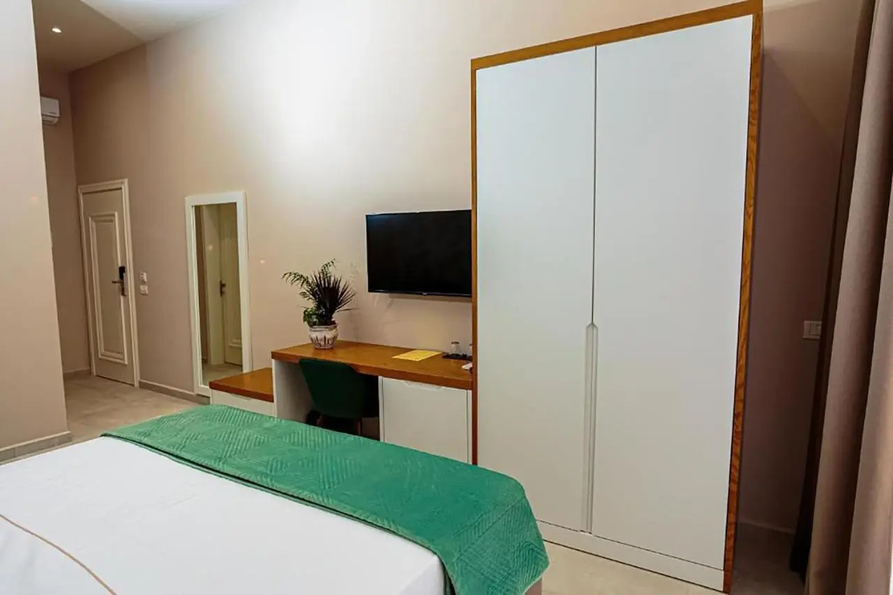 Toto Hotel & Apartments