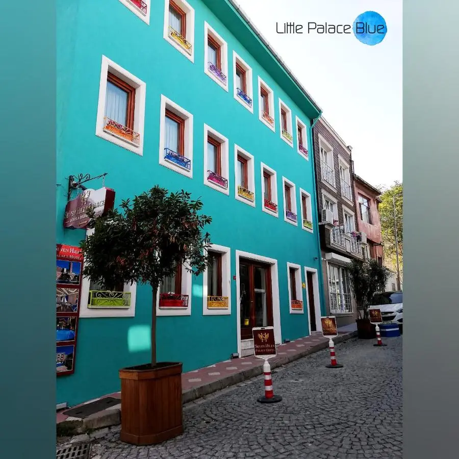 Little Palace Blue Apartment