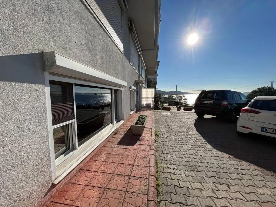 Bosphorus waterfront flat, Cengelköy