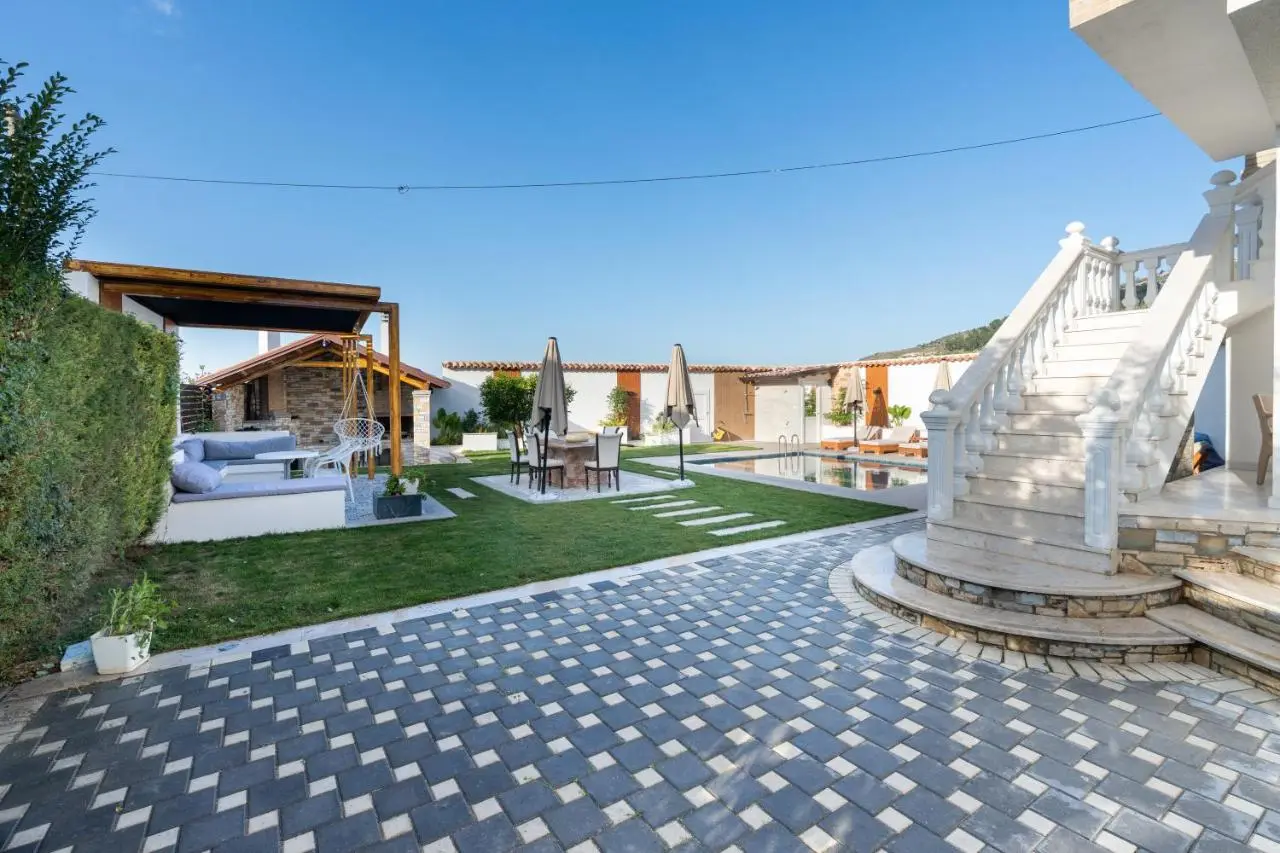 Villa Lejzo - Swimming Pool