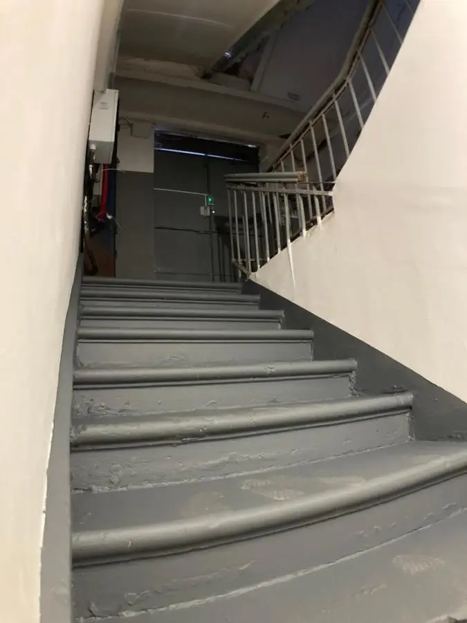 A cozy and comfortable semi-basement apartment