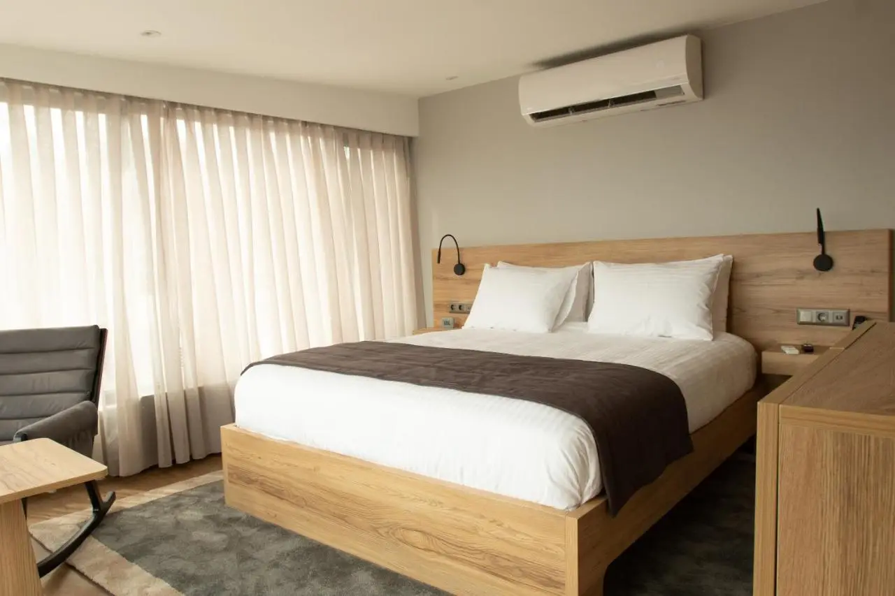 Louis Rooms