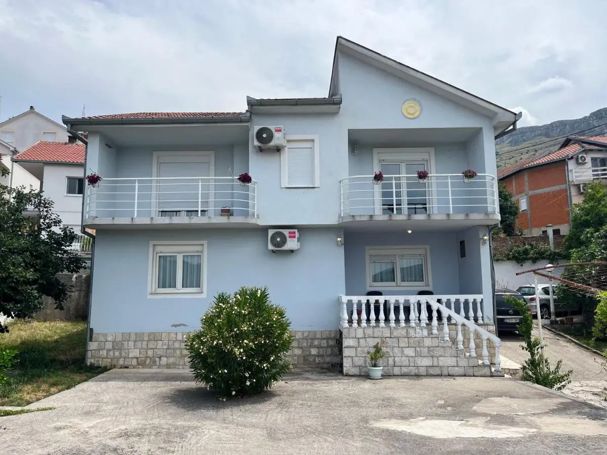 Apartments Azura