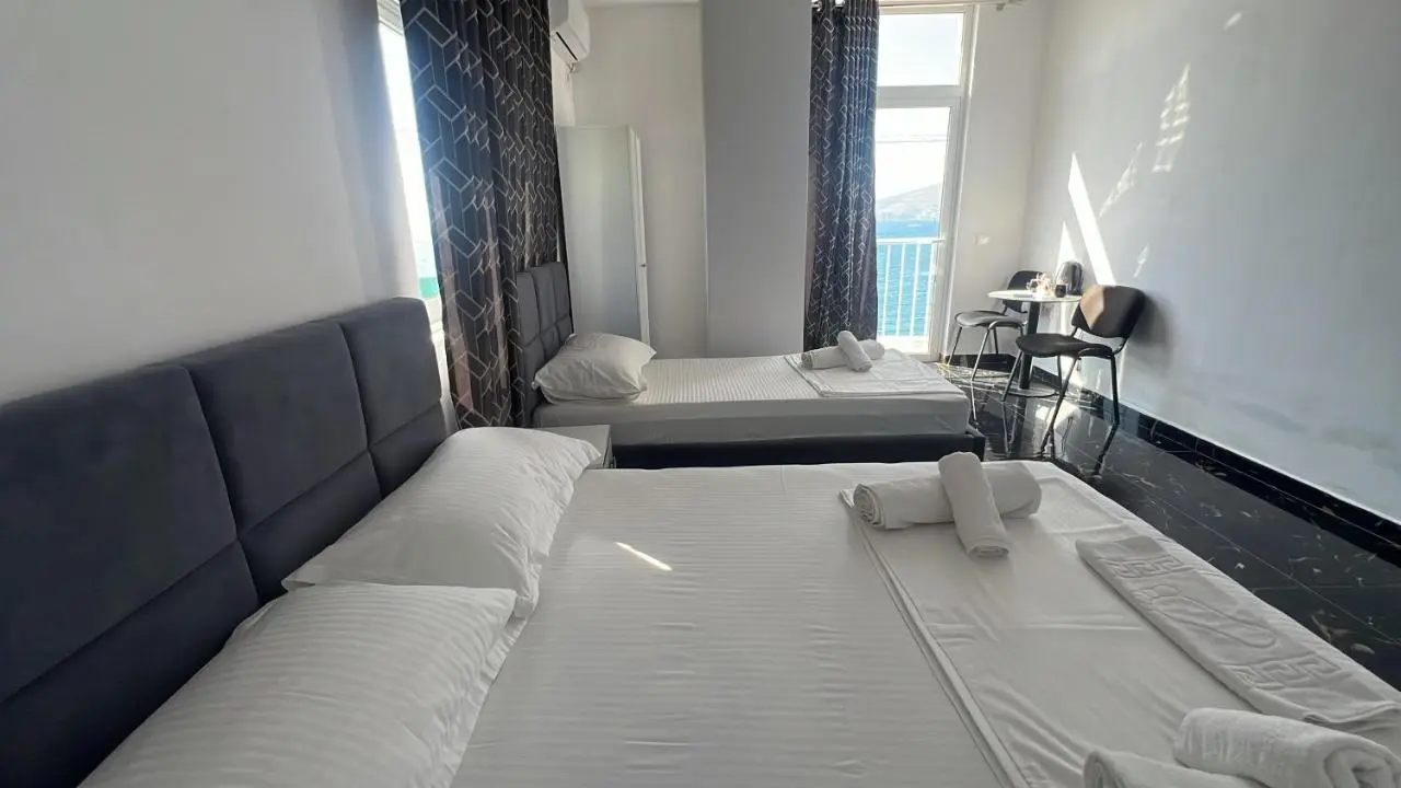 Redi's Seaview Apartments