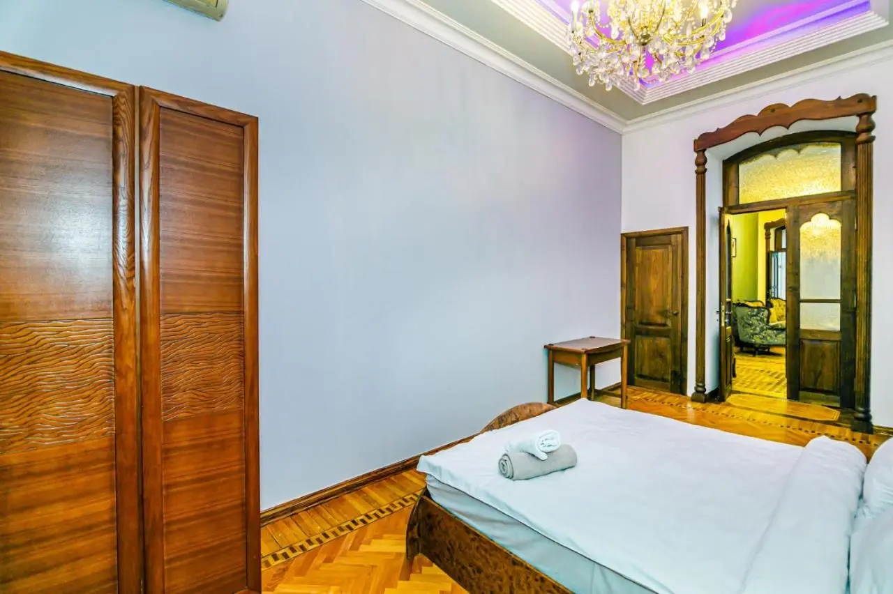 Targovu 4 Room Malakan Garden