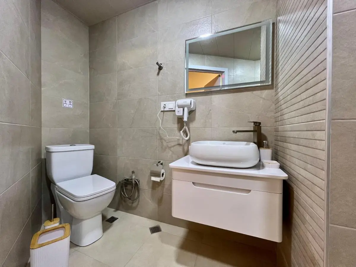 APARTMENT #27