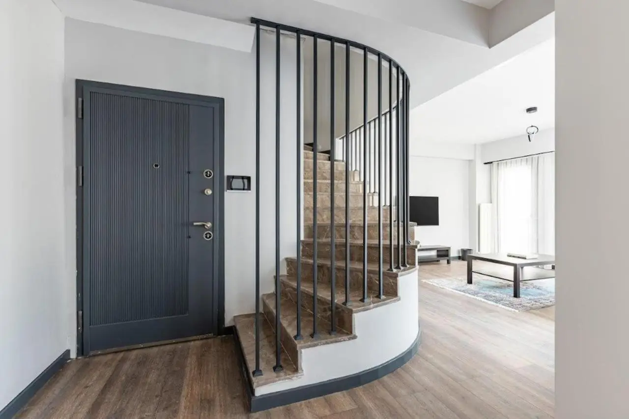 Duplex Penthouse wparking 3BD2Bath Views! #340