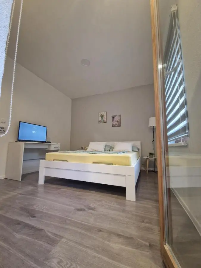 Visit Dreznica - Canyon Retreat