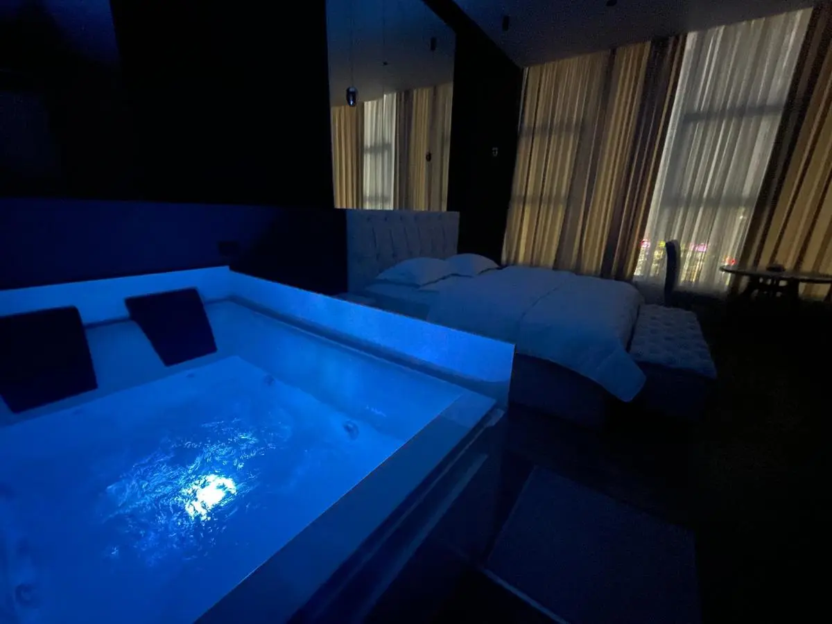 Luxury Jacuzzi Suite- Astir,Tirana
