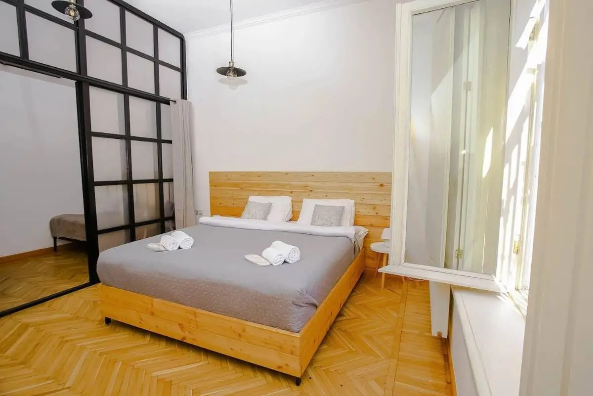 Wehost Loft next to the Freedom Square
