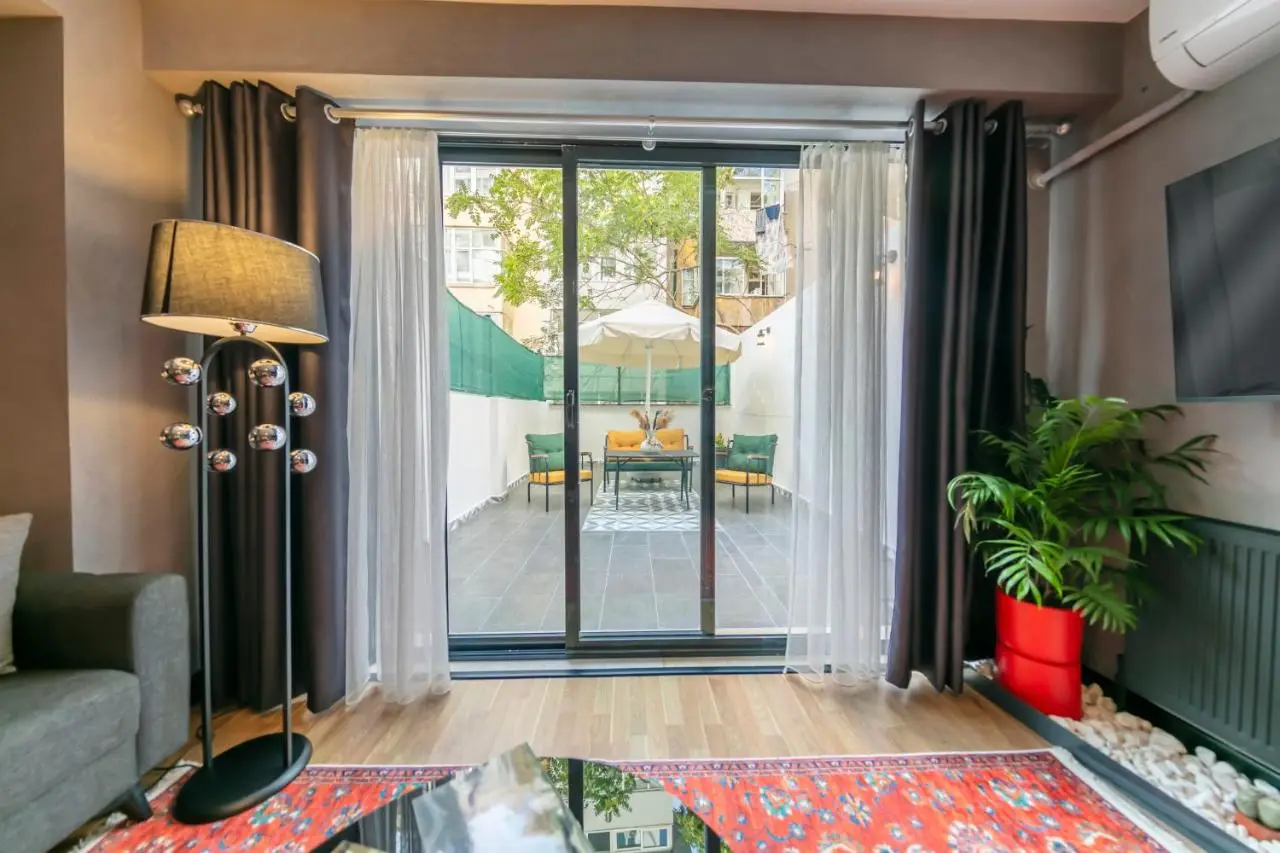 Hexa Suites Hotel