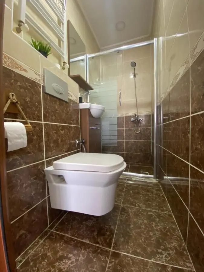 Omar Suite 360