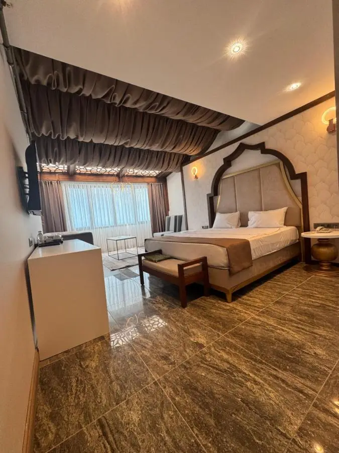 Ween Otel