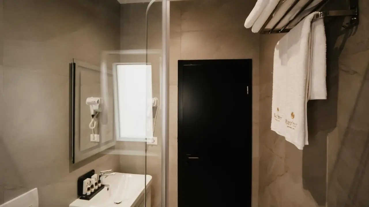 BAZ'HUR Boutique Hotel