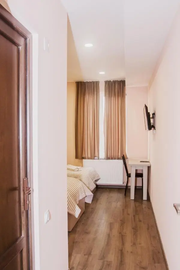 Red Hotel