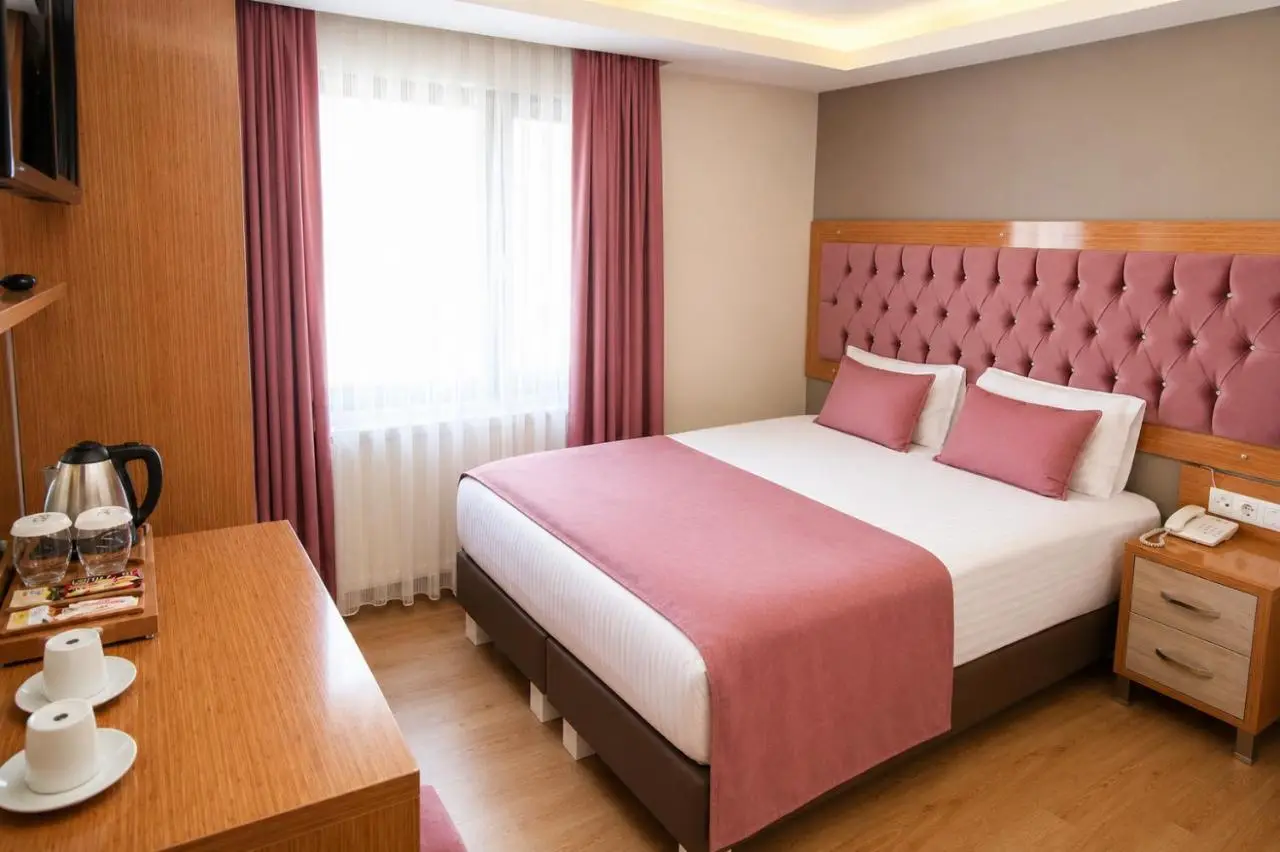 Weingart Black Pearl Hotel