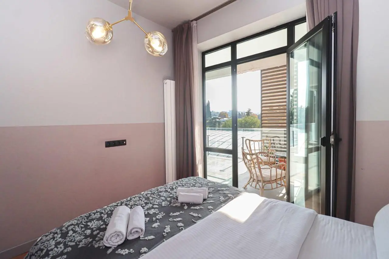 Wehost Apartment - On-site Pool & Gym - Not Included