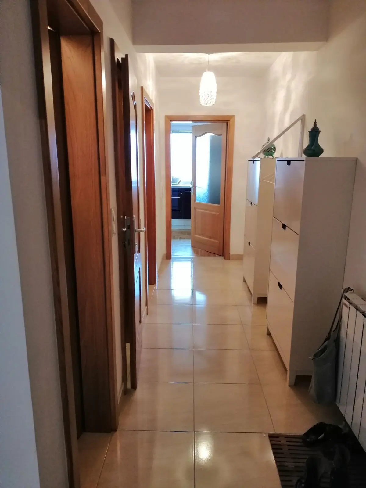 SUNNY large apartment\5 min from the airport