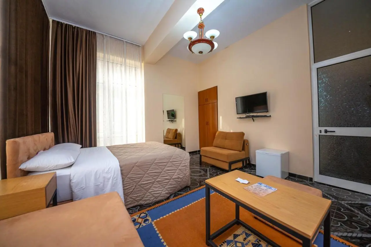 Hotel Pik Loti