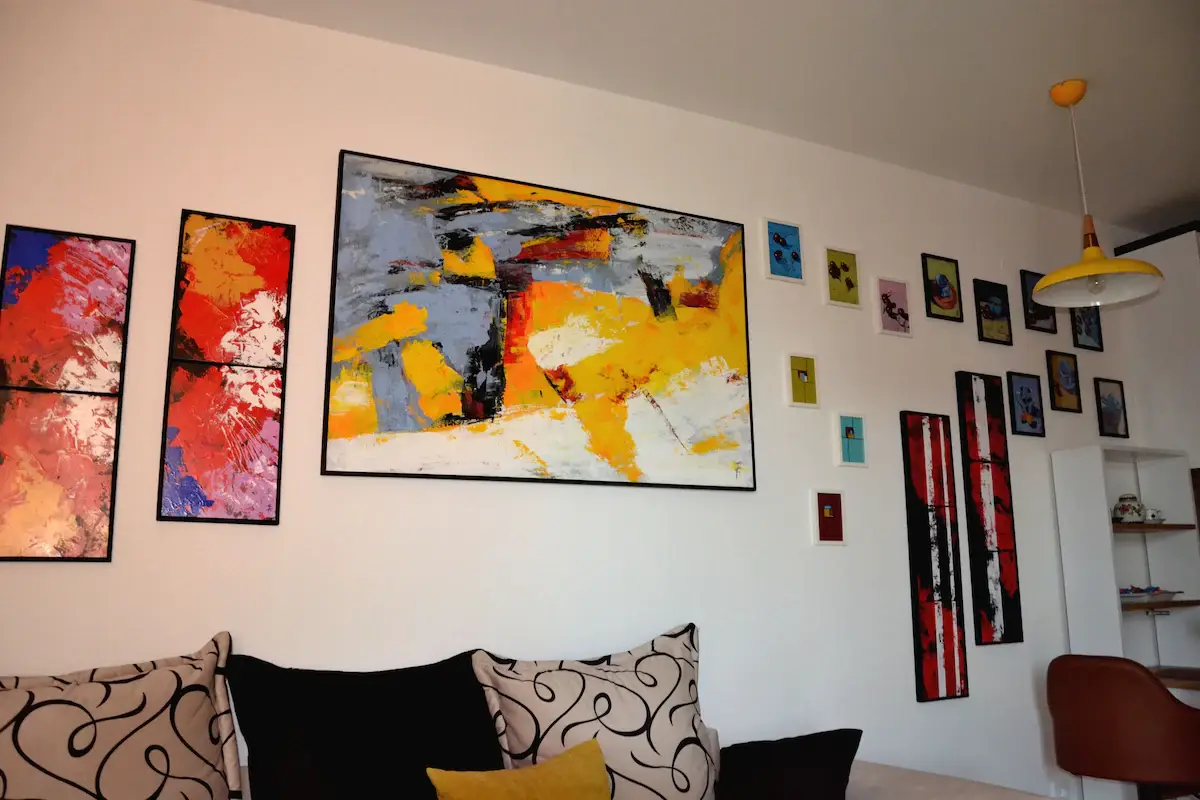 Beautiful Artistic Apartment with  free parking