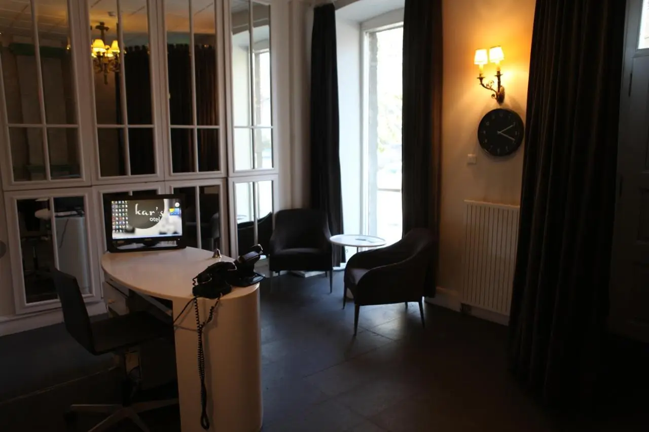 Kar's Hotel