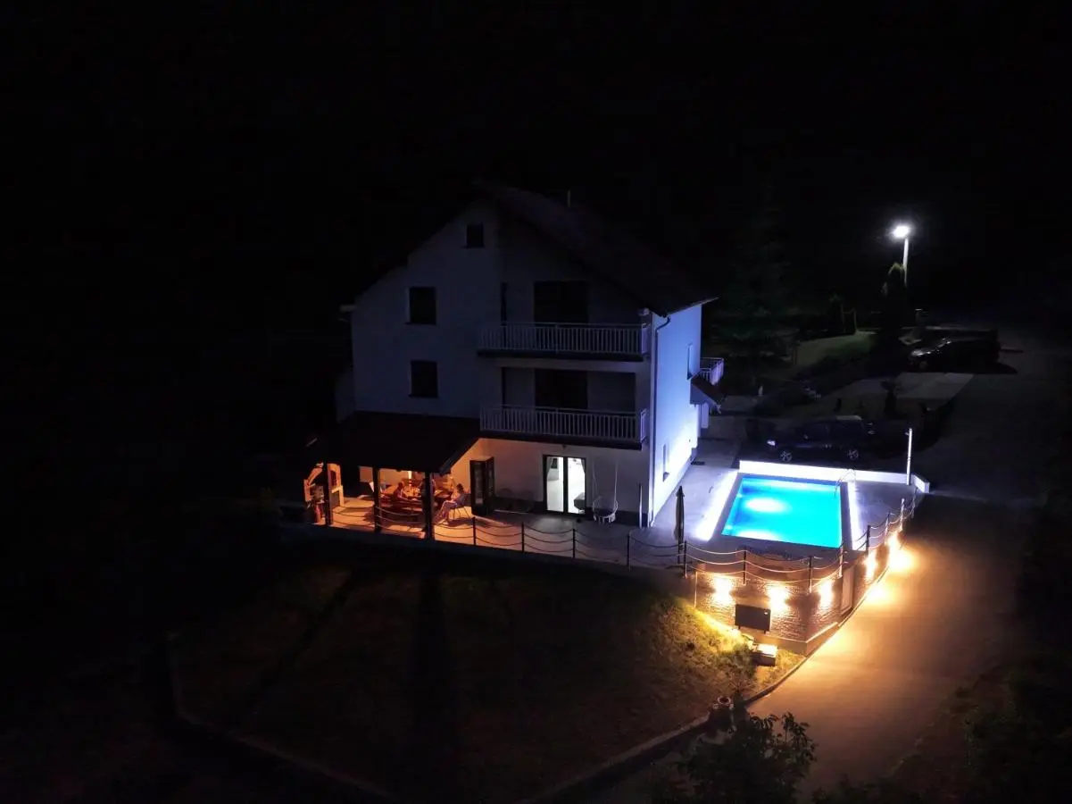 Oaza mira - Apartment with Lake View & Private Pool