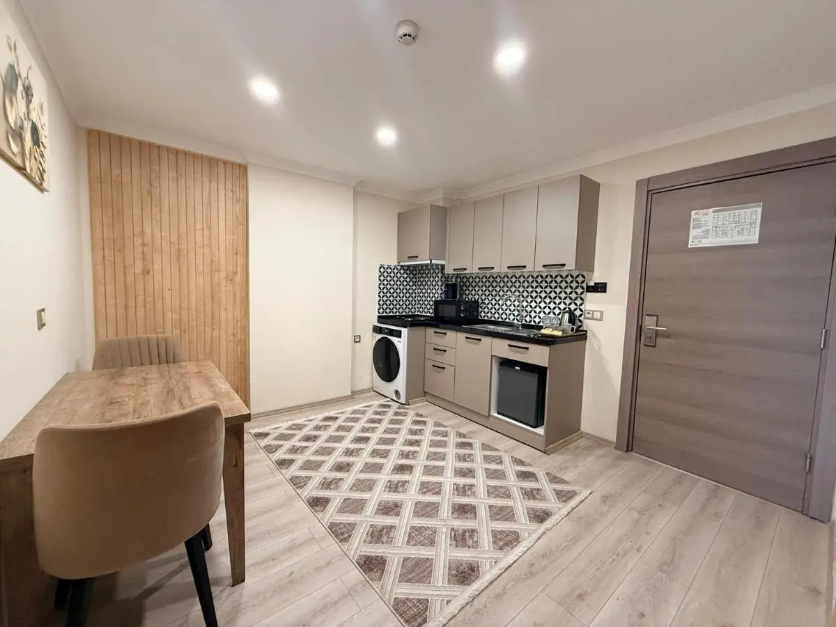 Rena Grand Residence & Suit