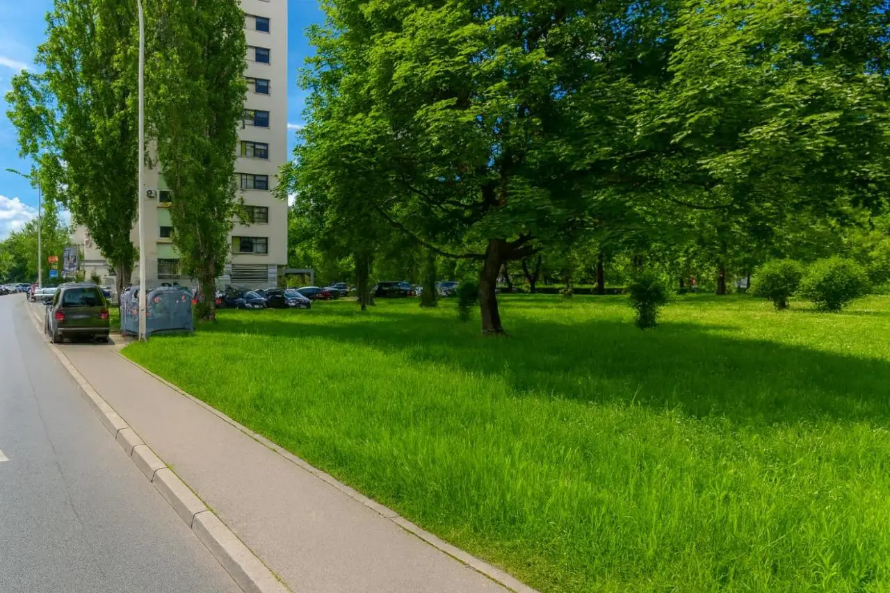 Green Riverside Apartment