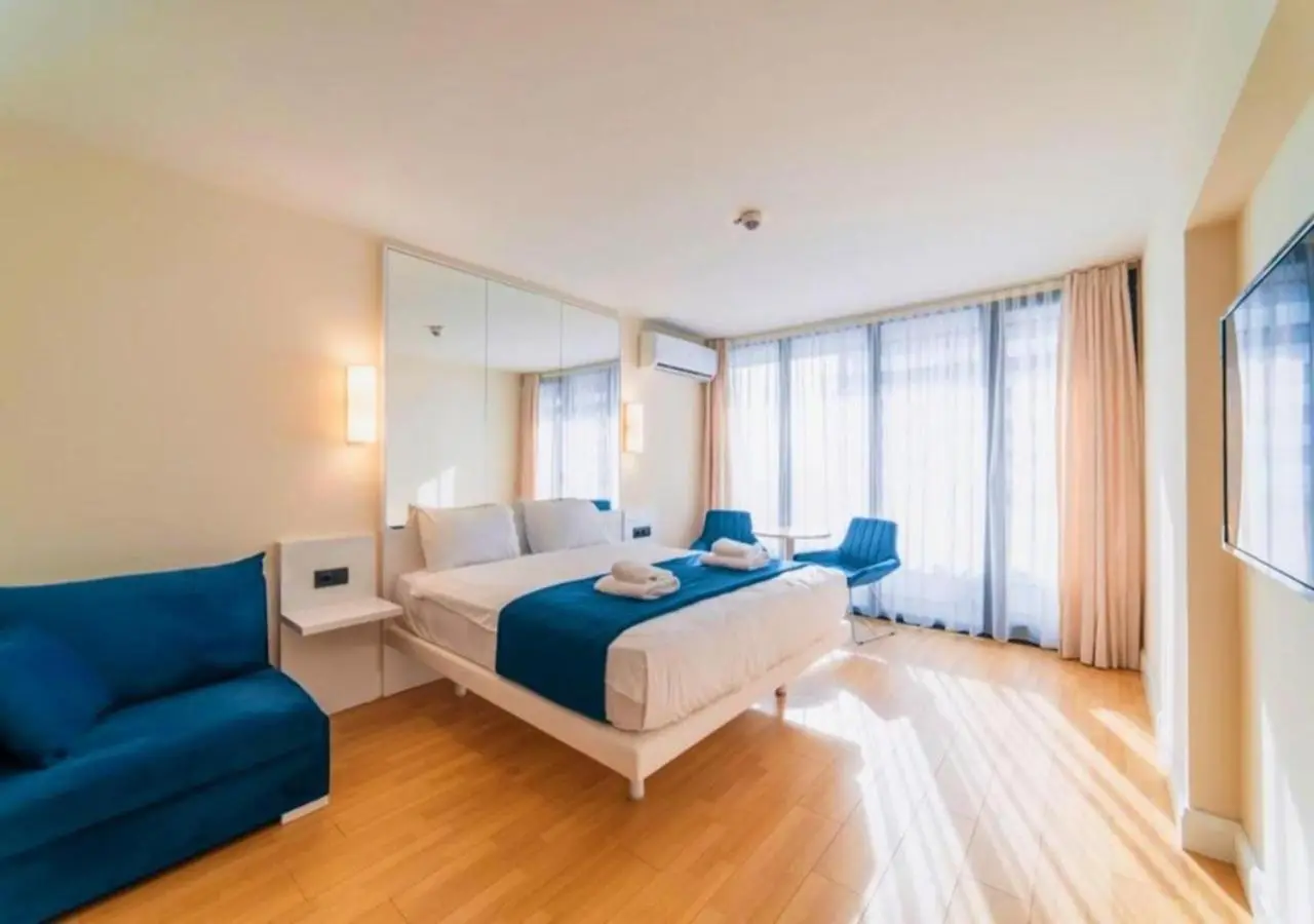 ApartHotel in Orbi City Sea View
