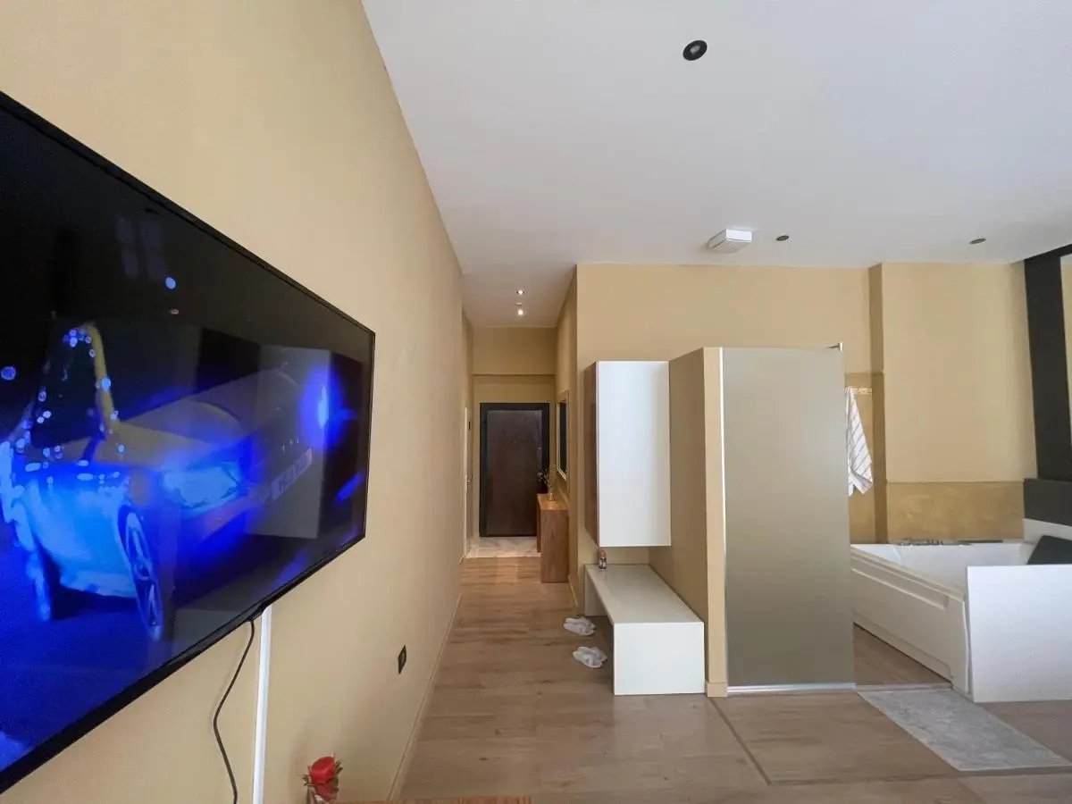 Luxury Jacuzzi Suite- Astir,Tirana