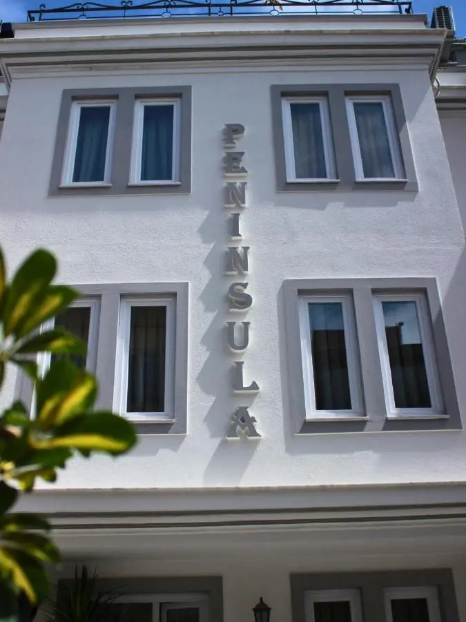 Hotel Peninsula