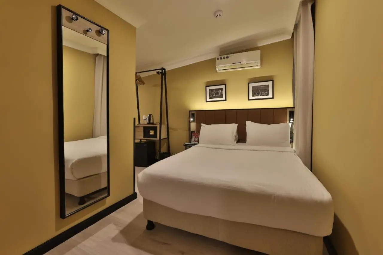 EA Exclusive Hotel