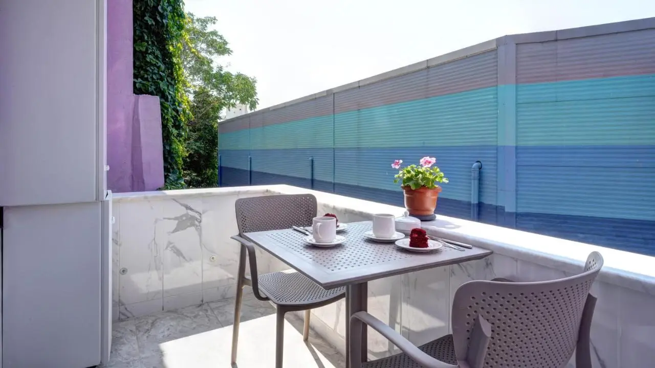 SEVEN ROSES APART HOTEL