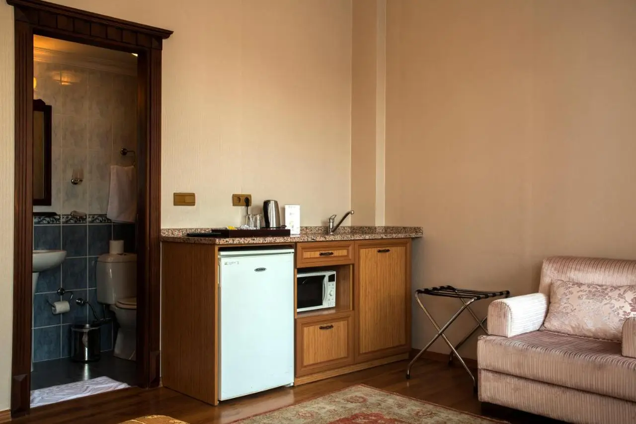 Tashkonak Studio Suites
