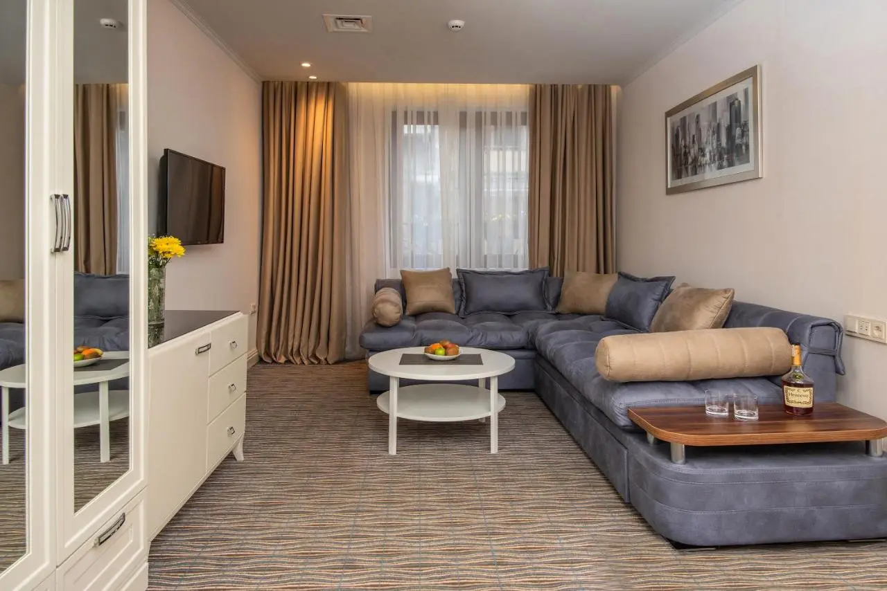 City Avenue Hotel