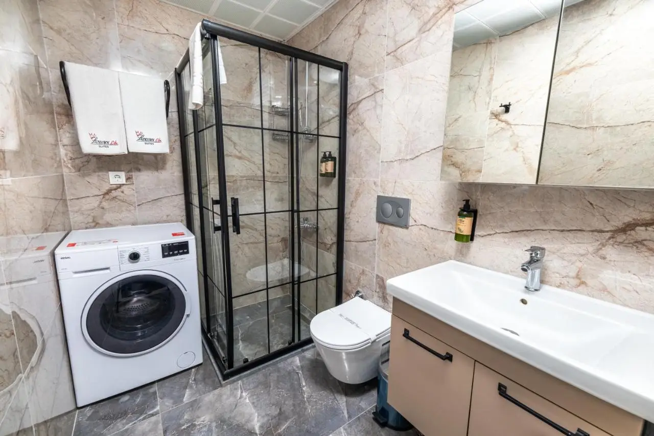 Luxury Life Suites