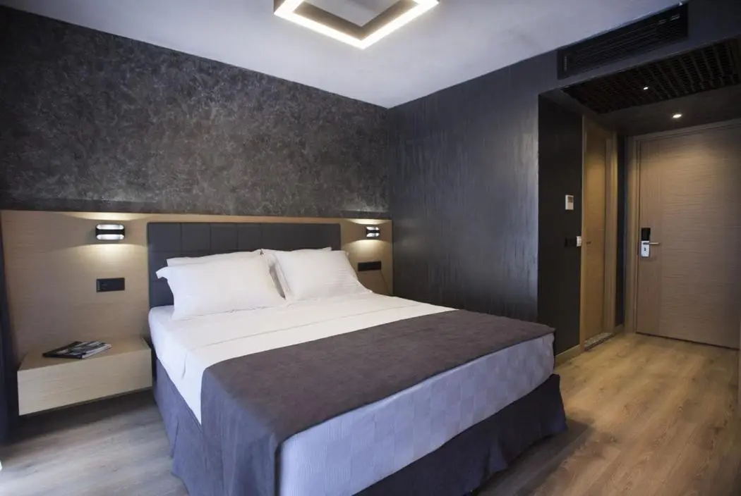 Red Stone Hotel