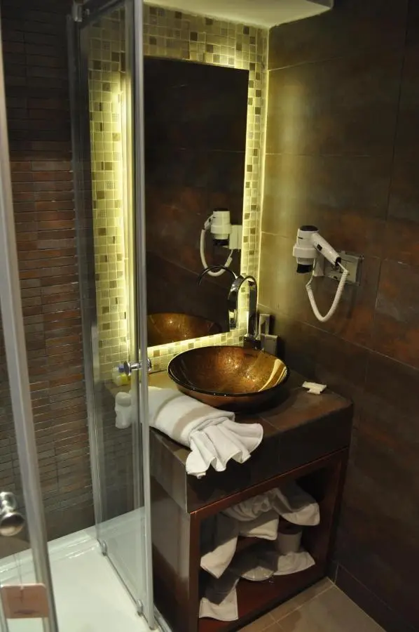 Bab-i Zer Hotel