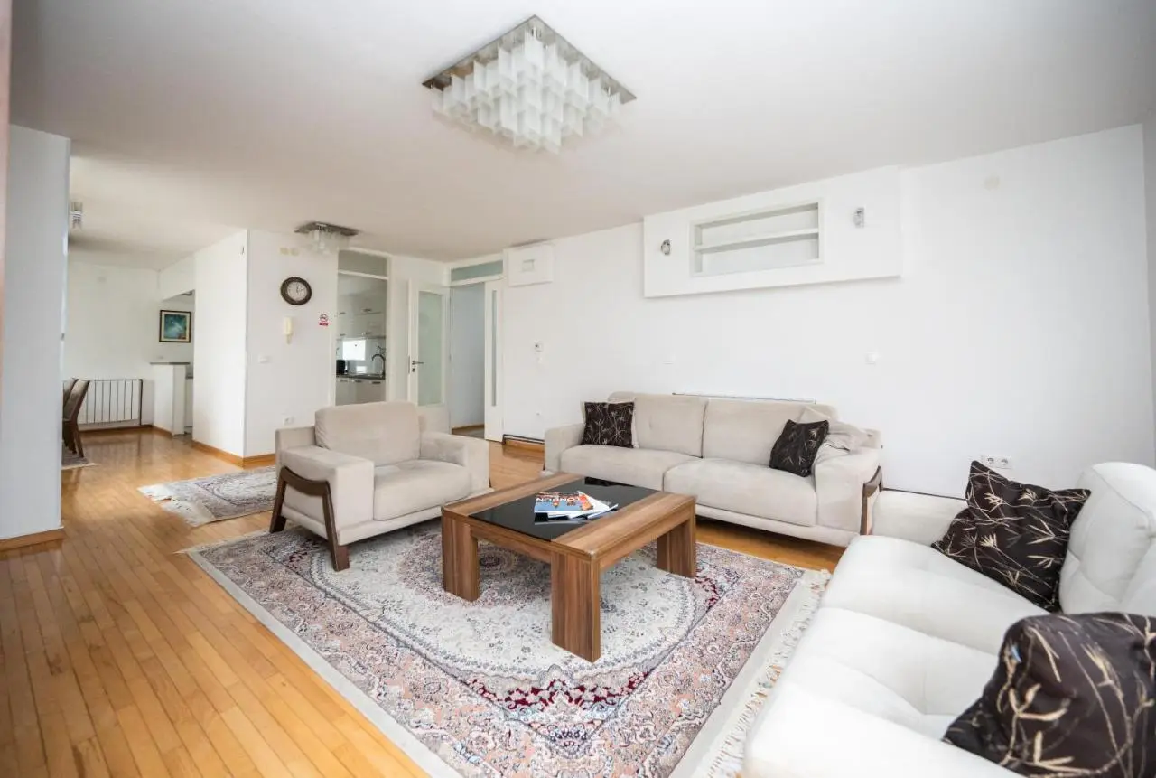Spacious & Modern Apartment in the City Centre