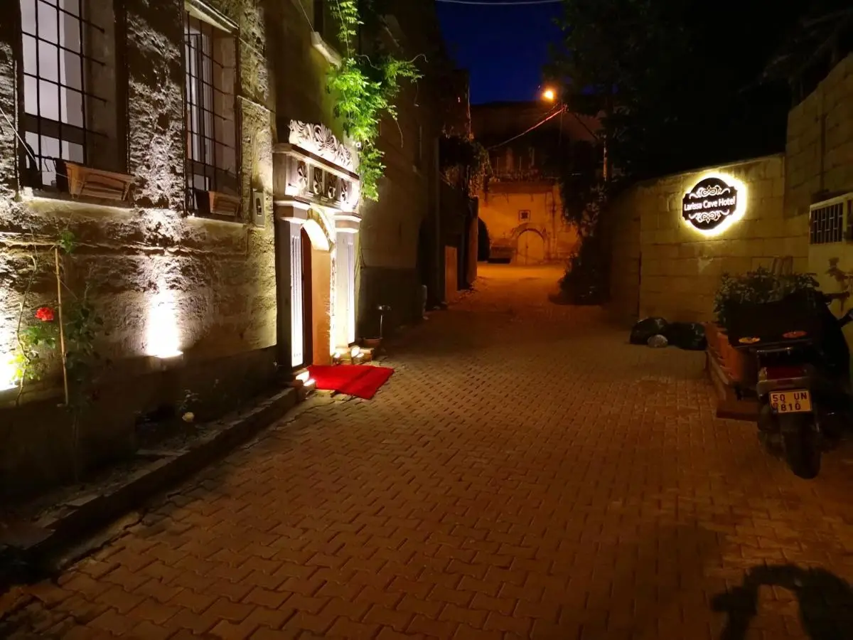 Larissa Cave Hotel