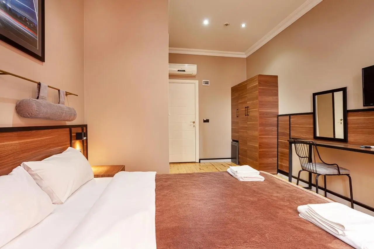 Aram Kerasi Rooms