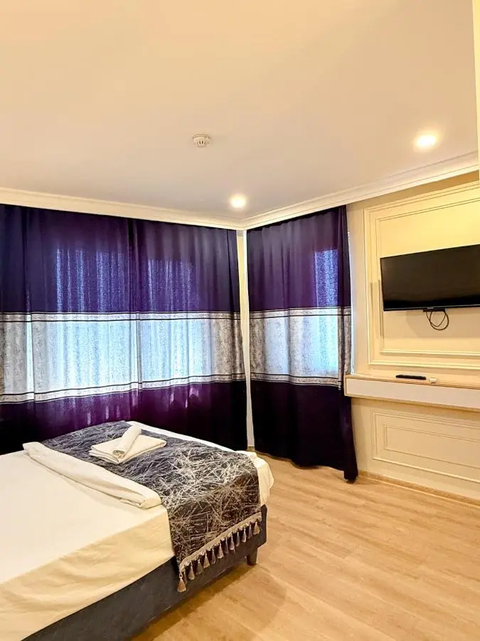 The Reina Hotel