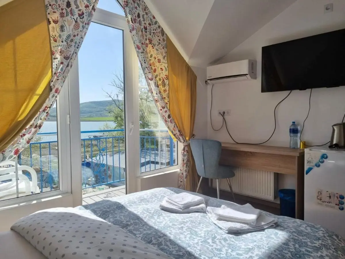 Laguna Boutique Hotel Bazaleti Lake