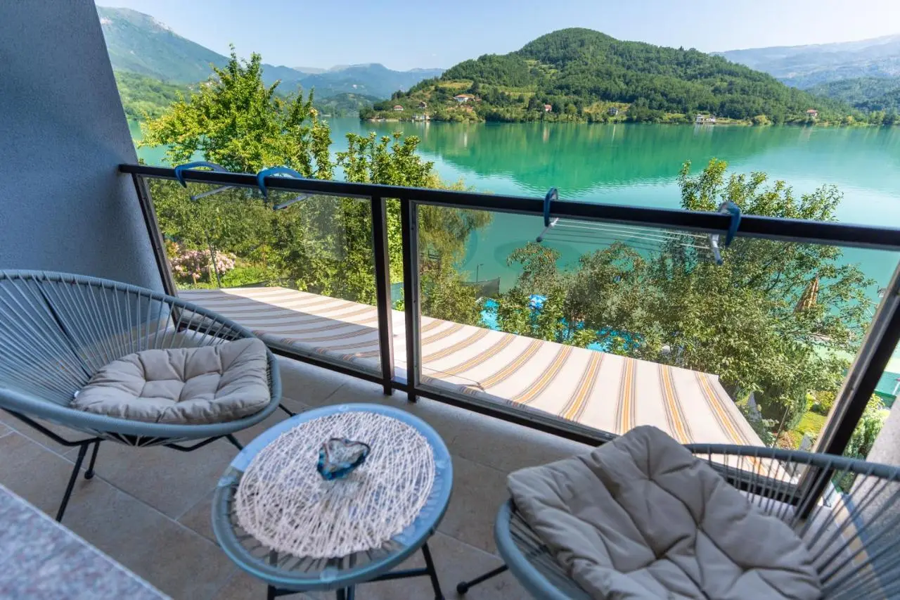 'Miris Ljeta' Cozy Lakefront Holiday Home
