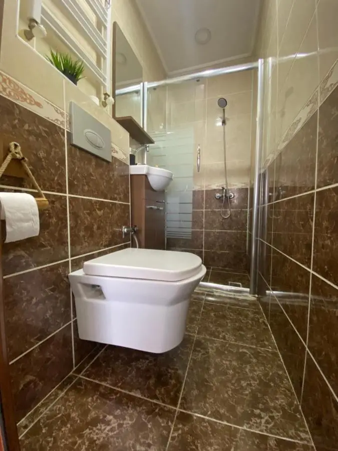 Omar Suite 360