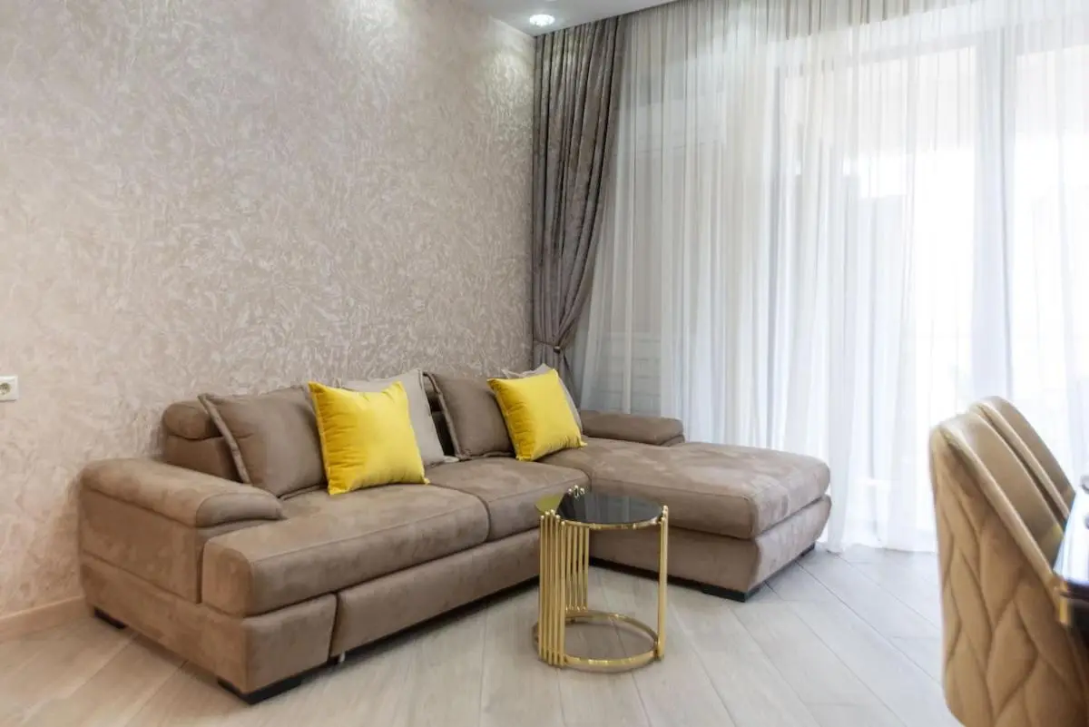 2-Bedroom Apartment with Spacious Park View Balcony - Parking - Vake, Tbilisi