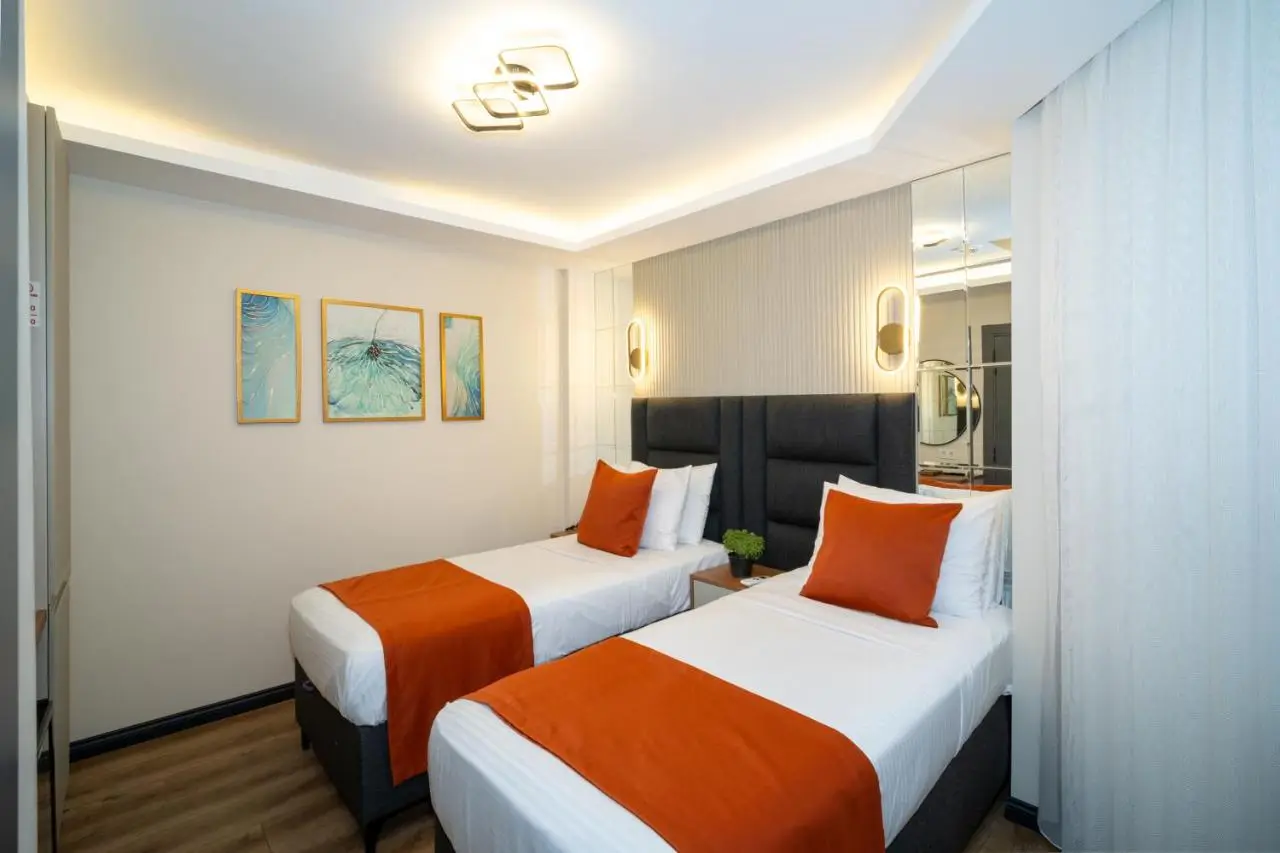 Robin Hotel