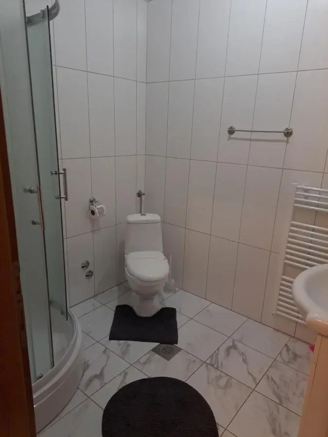 Prenoćište/Restoran Lovac