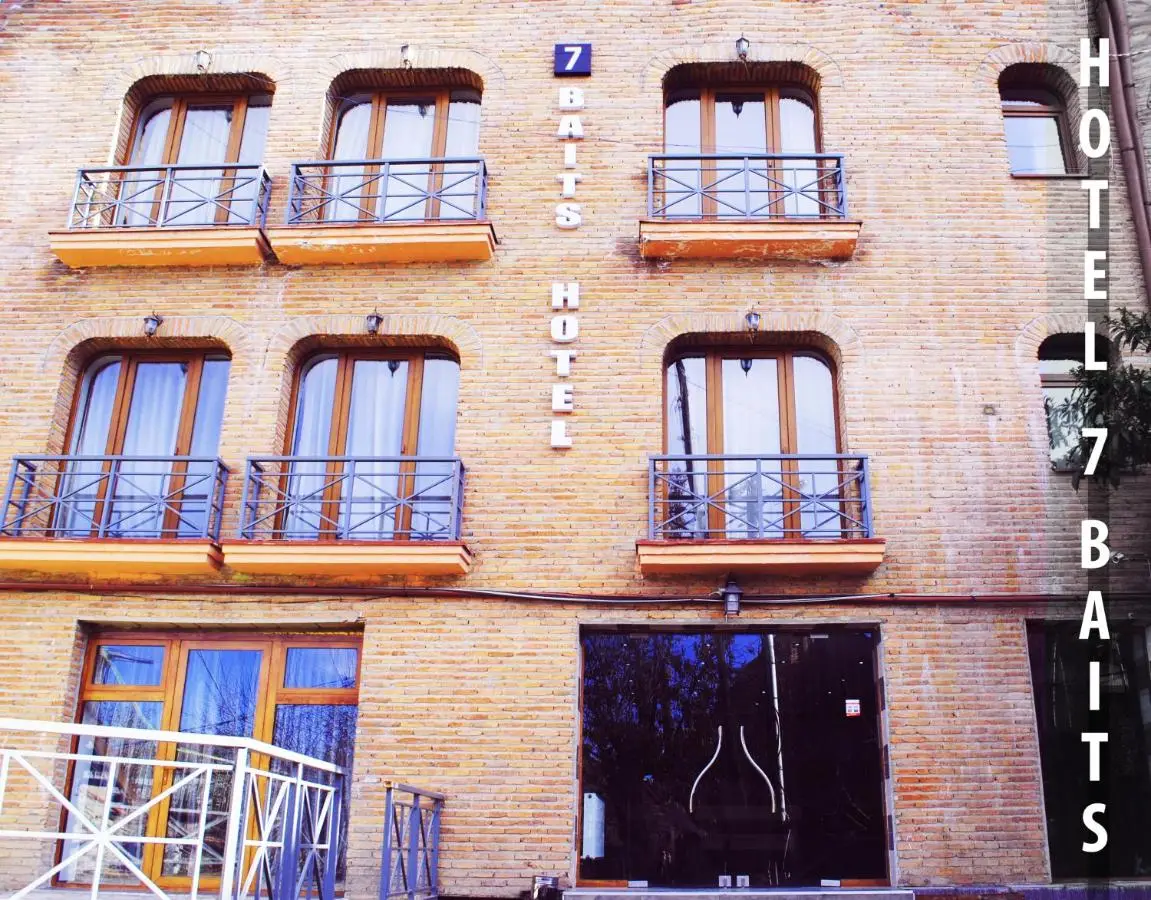 7 Baits Hotel