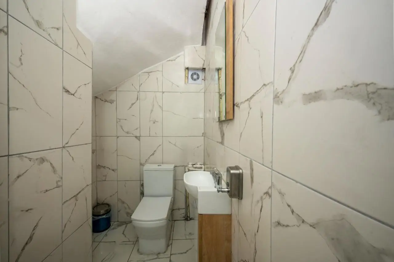 XALİLA HOSTEL & CAFE, MEN's ROOM, BEST IN ISTANBUL ,